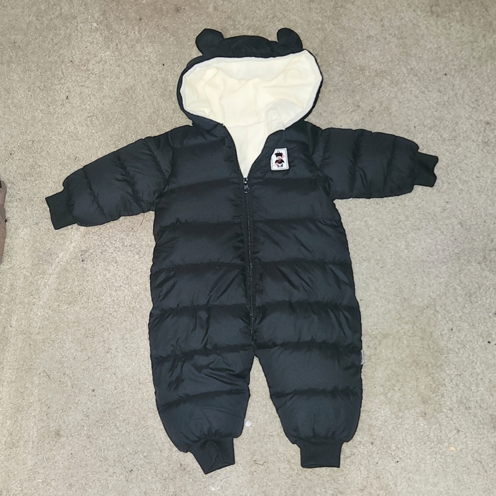 Infant snow suit ❄️